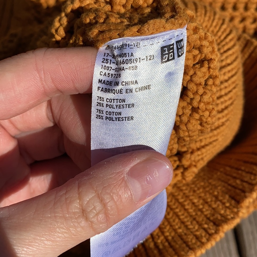 Uniqlo U sweater in XS - Picture 8 of 9